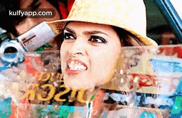 Deepika Padukone.Gif GIF - Deepika padukone Happy new-year Alina ...