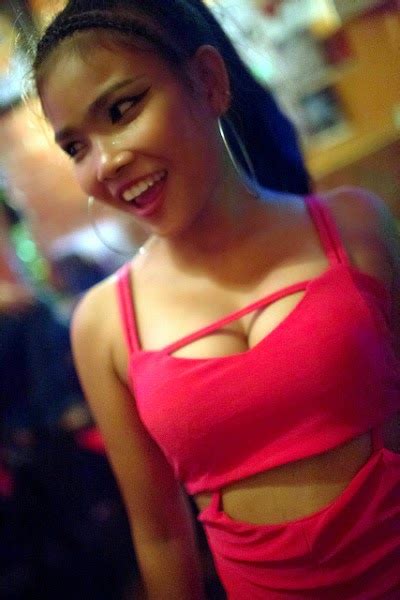 TakTeg NoyNoy: Bar Girls in Phnom Penh are Great Fun!.