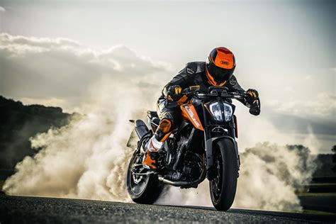 Bike Rider Wallpapers - Top Free Bike Rider Backgrounds - WallpaperAccess