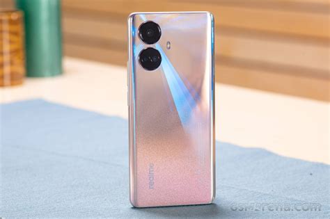 بررسی Realme 10 Pro+ - فروشگاه اسپيگن ایران