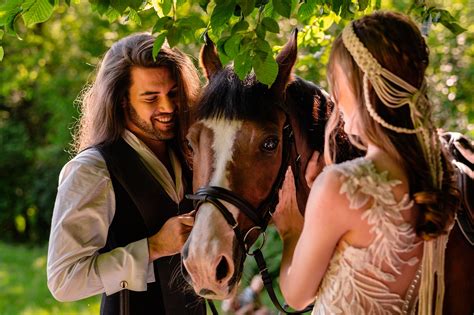 Krinolina - Poročni salon krinolina : Krinolina