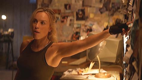 Jessica McNamee as Sonya Blade😍 : MortalKombat