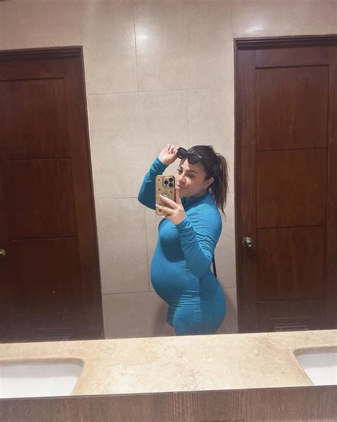 Mia Fernandez 𓆝 𓆟 𓆞 𓆝 𓆟 | you grow bigger every day, In my belly and in