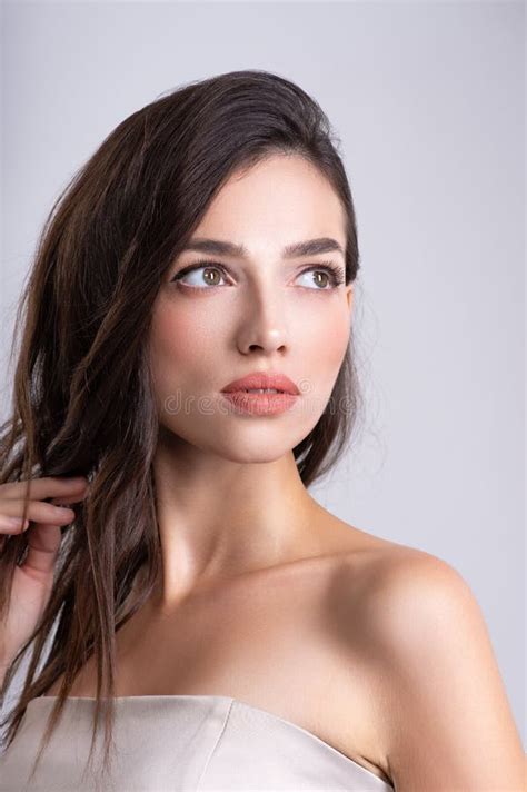 Woman with Beauty Brown Hair. Portrait of Brunette Woman with Beautiful ...