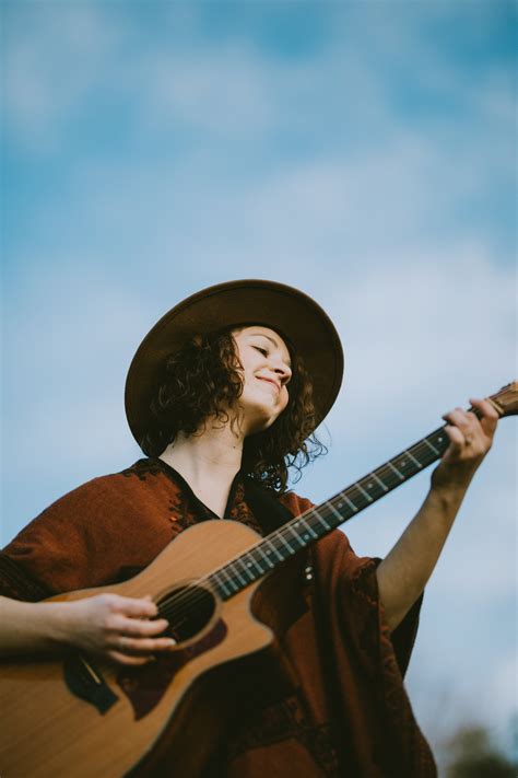 About — Hannah Lou Woods