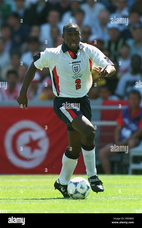 SOL CAMPBELL ENGLAND & TOTTENHAM HOTSPUR FC 15 June 1998 Stock Photo ...