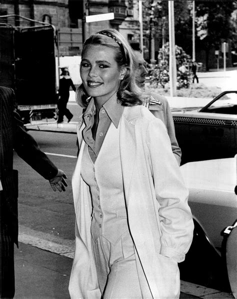 Le style Margaux Hemingway en 8 essentiels d'été | Vogue France