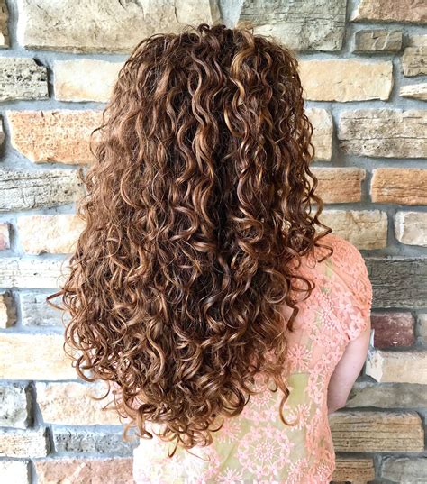 long naturally curly hairstyles fashion style
