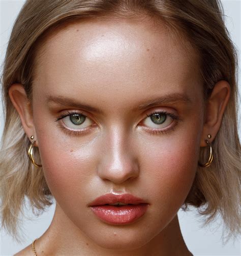 Lulu Reynolds-修图对比