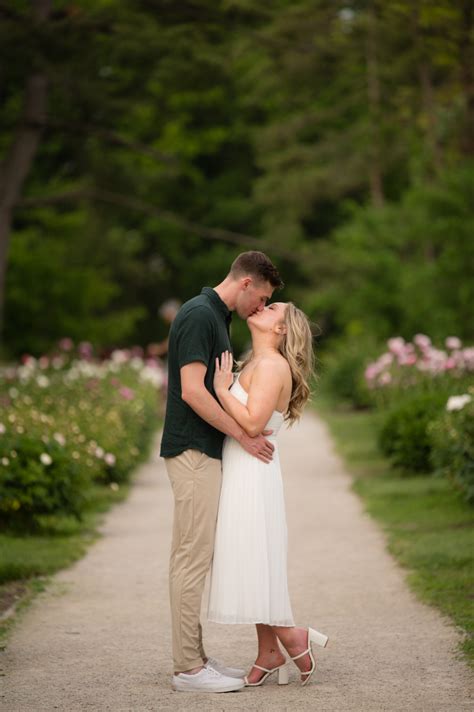 engagement photo outfit ideas 8