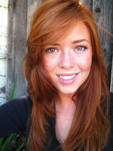 Stunning redhead | Scrolller