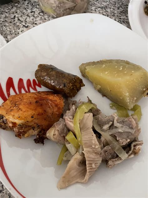 Cuchifritos cuajito herbido, batata asada, longaniza y pavochon. : r