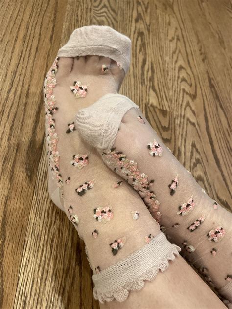 Pretty nurse feet | Scrolller