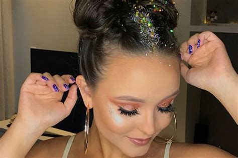 Como Colar Glitter No Rosto - Carnaval: como colar glitter no rosto para durar o bloquinho inteiro ...