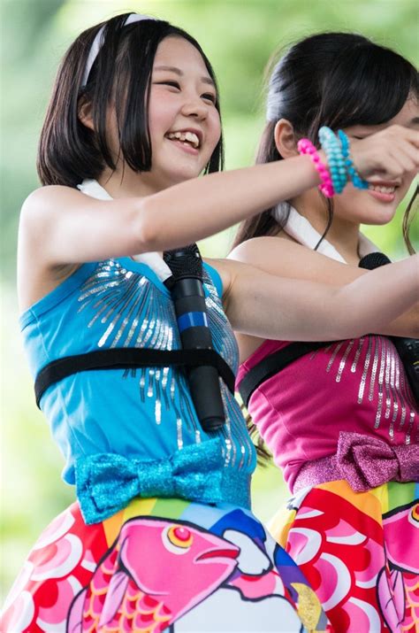 パンチラ盗撮されたJCやJKが都内でミニスカ過ぎる逆さ撮り盗撮画像 - 可愛い校生