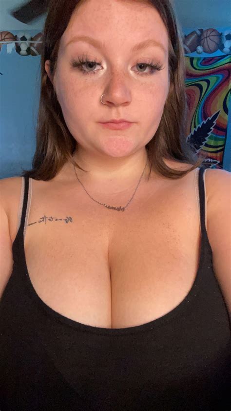 Does my tits fit with my face? : r/chubby
