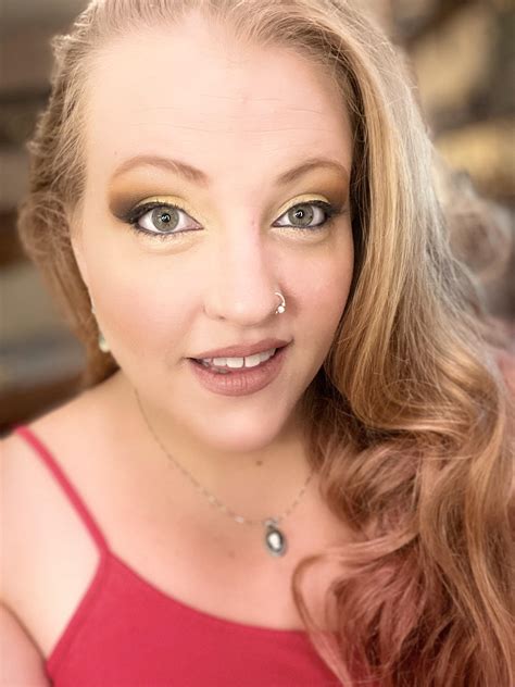 Sweet greens. : r/PrettyEyes