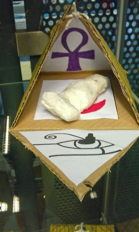 Primaryart123: Mummies and their Pyramids