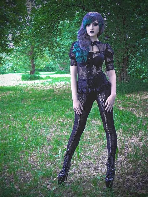 Épinglé par Mark Stienbarger sur MAS II | Vêtements gothiques, Femme