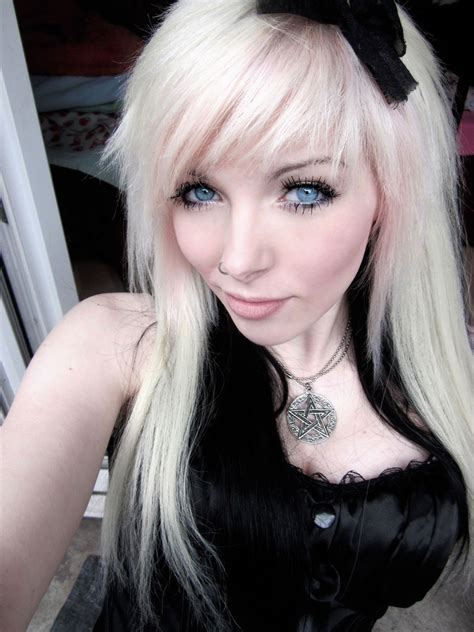 Emo Hairstyles For Girls - Get an Edgy Hairstyle to Stand Out Among the ...