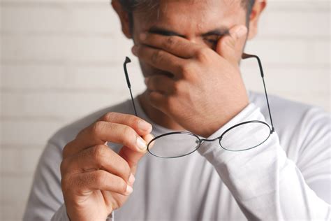 How long does eye strain last? Possible symptoms and prevention tips