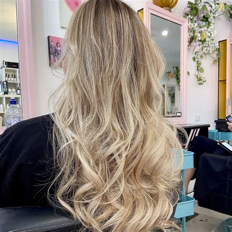 "Scalp Bleach vs. Highlights: Understanding the Difference and Choosing