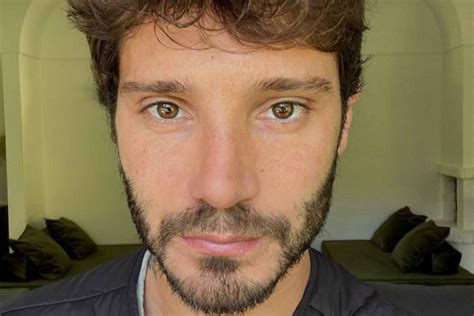 preoccupazione  stefano de martino cosa  accaduto  stasera