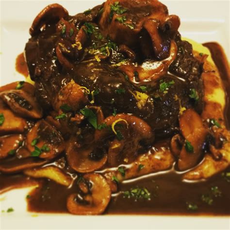 [Homemade] Osso buco di alce americano. Red wine braised moose shank ...
