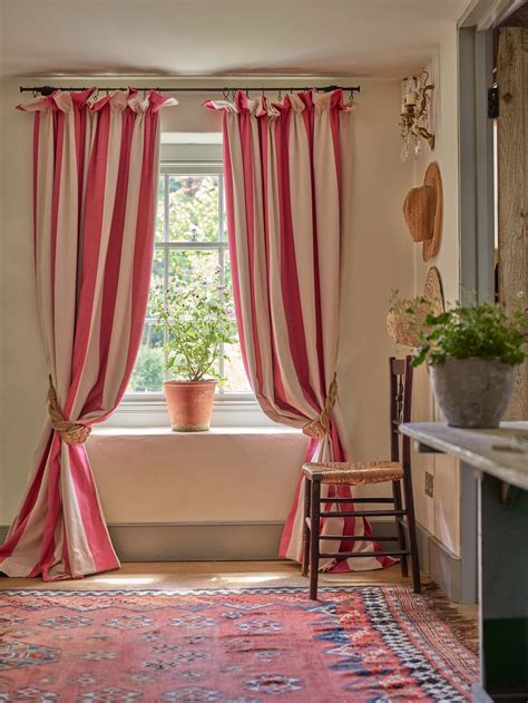 Interior designers clash over how to shorten curtains properly 20