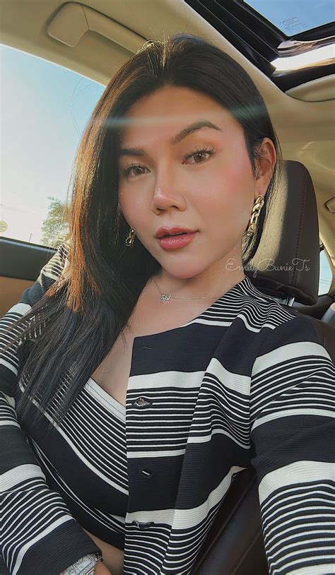 How do I look in my favorite top? : r/LadyboyPorn