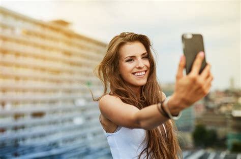 Selfie Là Gì? 20 Cách Chụp Ảnh Selfie Đẹp Cho Nàng Mê “Sống Ảo ...