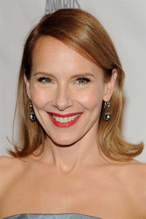 Amy Ryan Wiki - Surveys Hyatt