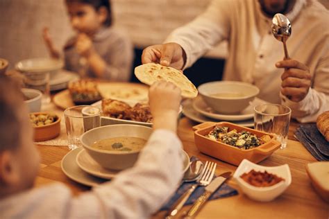 How Can I Tell If It's Food Poisoning or the Stomach Flu?