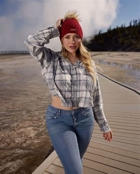mia malkova age wiki height family boyfriend net worth