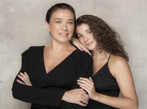 Lilia Cabral E Filha - Lilia Cabral e a filha Giulia Bertolli estreiam ‘A Lista’ em São Paulo ...