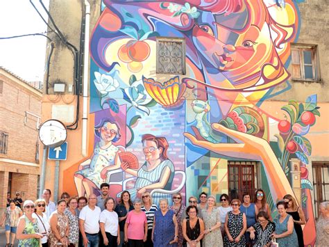Un nuevo mural en Benifaraig rinde homenaje a la tradición y paisajes