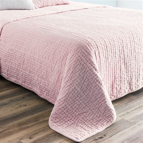 pink velvet quilted bedspread    cm maisons du monde