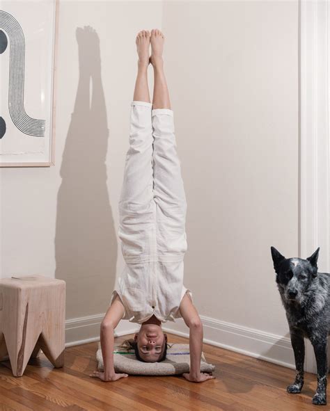 The Reigning Queen of Pandemic Yoga - The New York Times