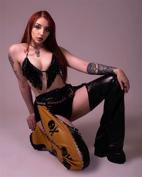 Chloe Ozwell - Your lips are venomous poison. Poison... | Facebook