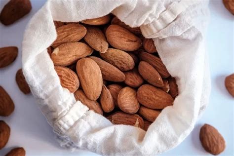 memakai  mengonsumsi almond  benar simak