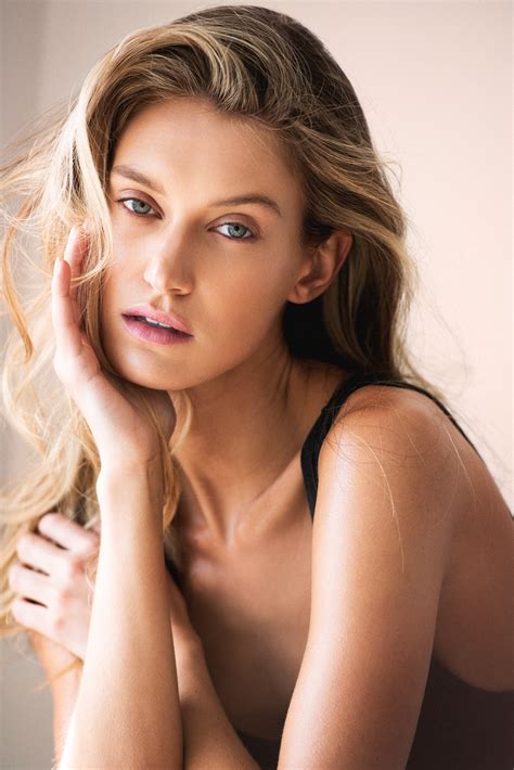 Caroline Lowe's Instagram, Twitter & Facebook on IDCrawl