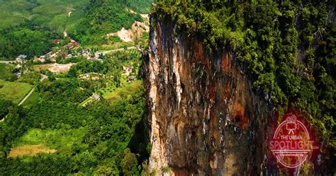 FunSize – Metallic Outfit Twerk Scene in 4K | Urban Hottie Exclusive