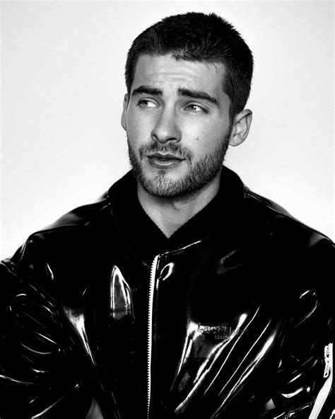 Cody Christian para NUDE Magazine en fotos de Leigh Keily