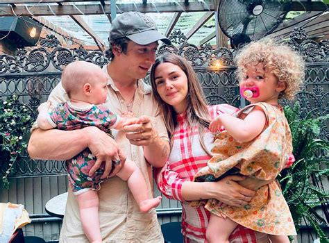 jeremy allen white  separated  wife    source
