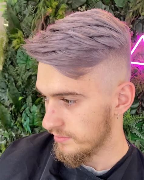 Stylists clash over the best curly short mens hairstyles for 2024 7