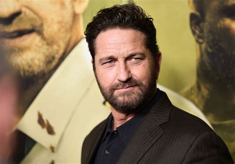 phantom   opera gerard butler face