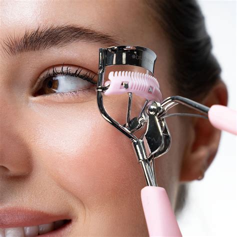 Brushworks Eyelash Curler With Comb | Shop Now