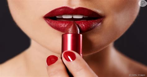 Batom Tons De Vermelho - 5 tons de vermelho em batons que as famosas amam