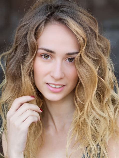 Yana West (Model) Height, Weight, Wiki, Age, Biography, Boyfriend