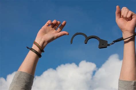 Осужденные по статье 328 УК могут попасть под амнистию